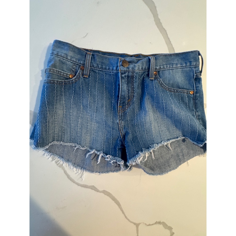 Levis Women 28 Medium Wash Denim Cut Off Shorts‎ White Topstitch Frayed Hem